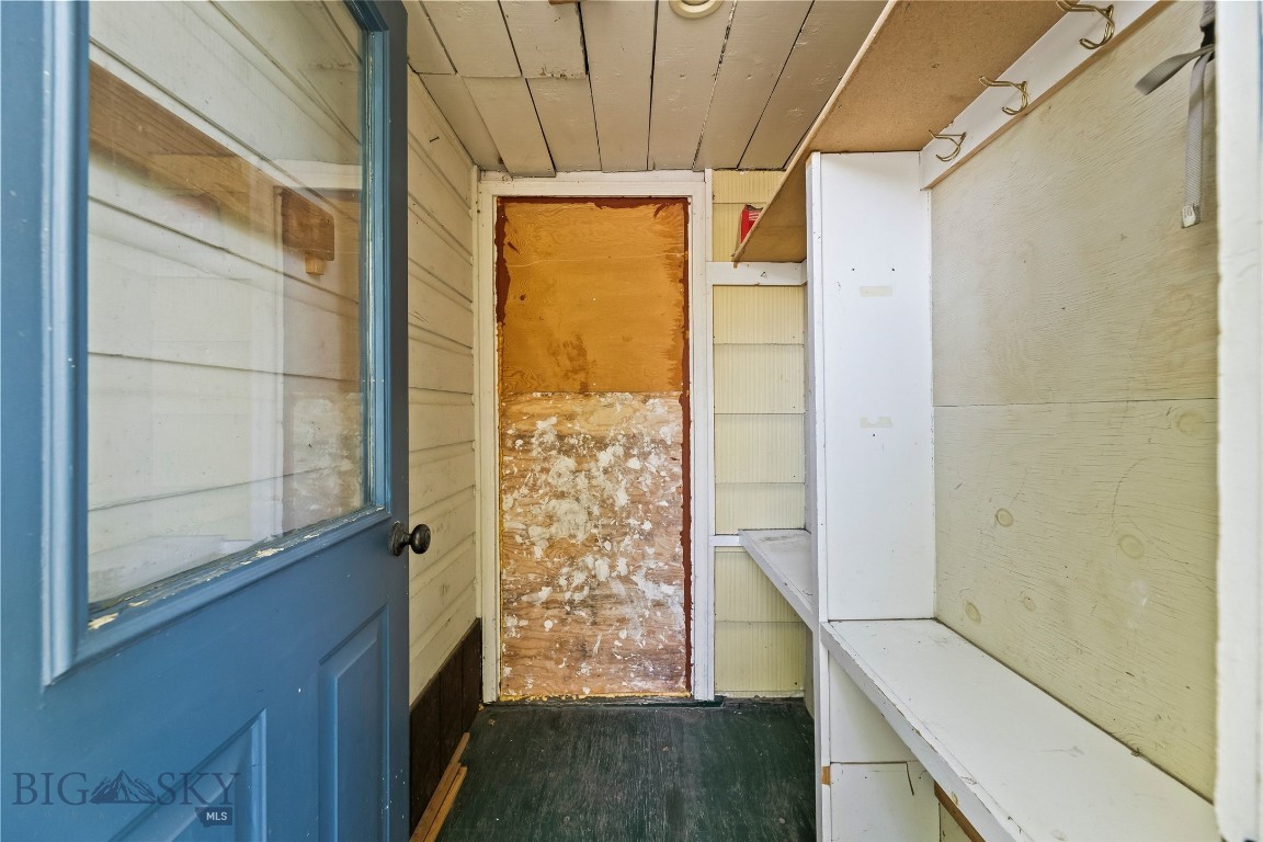 809 E Davis Street Property Photo 16