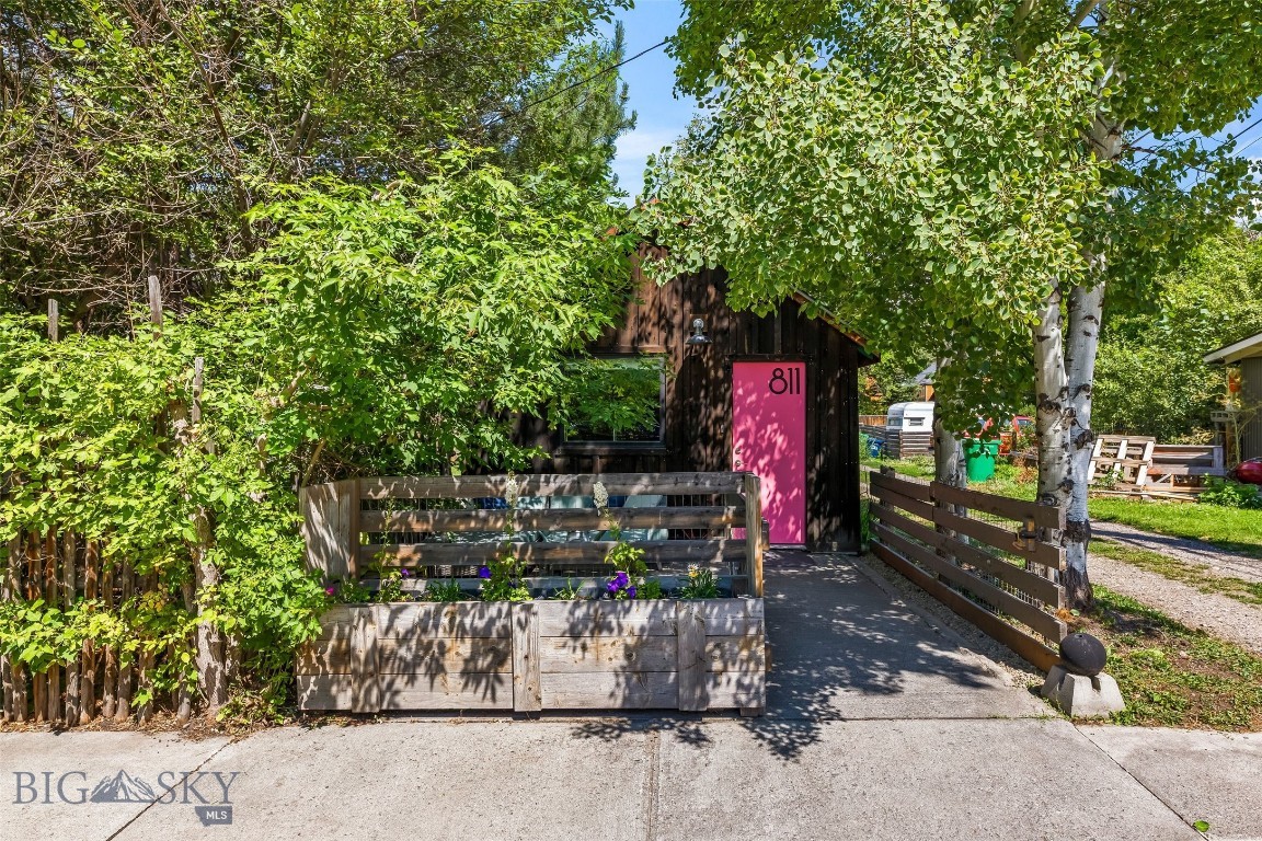 809 E Davis Street Property Photo 19