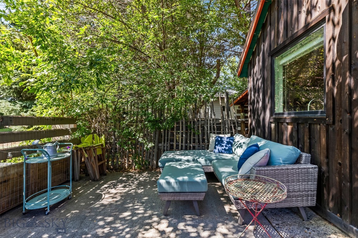 809 E Davis Street Property Photo 20