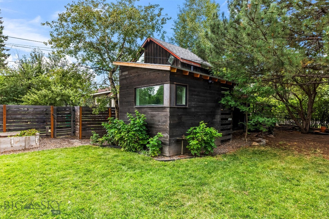 809 E Davis Street Property Photo 32