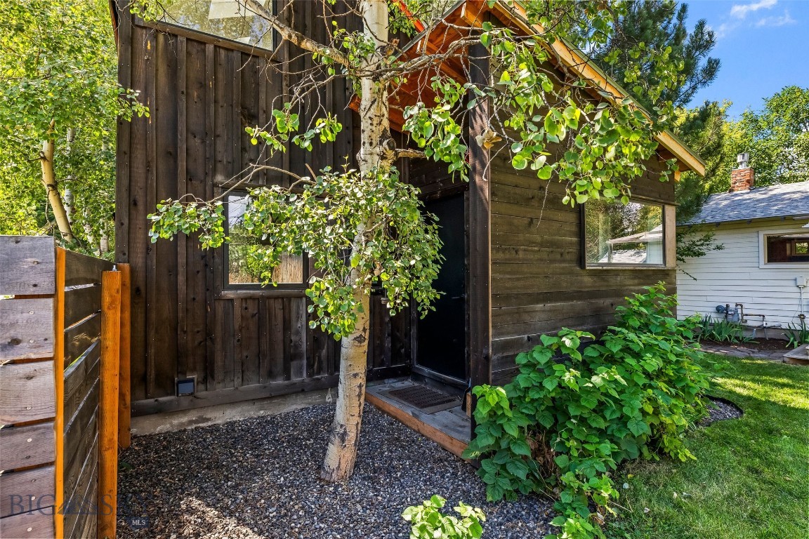 809 E Davis Street Property Photo 34
