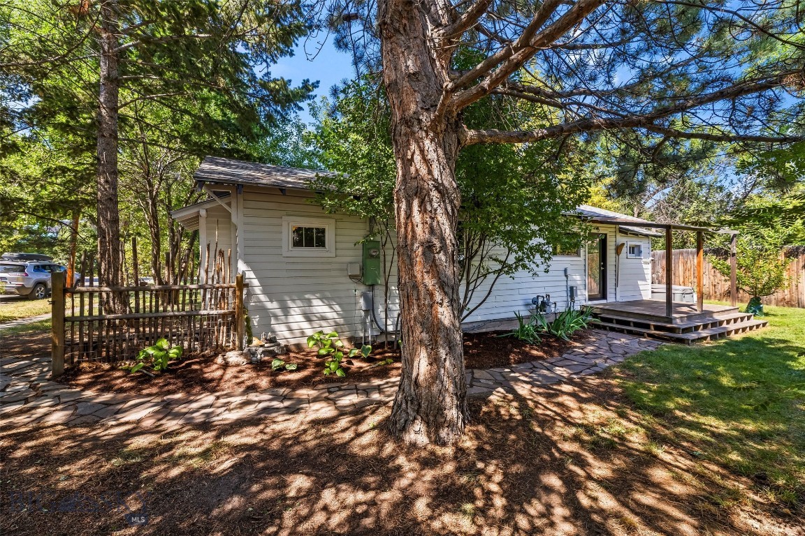 809 E Davis Street Property Photo 37