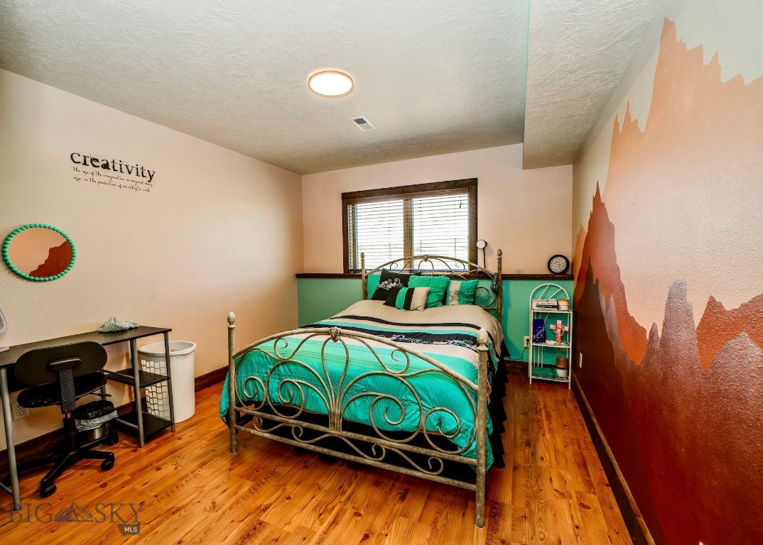 240 E Highwood Road Property Photo 17