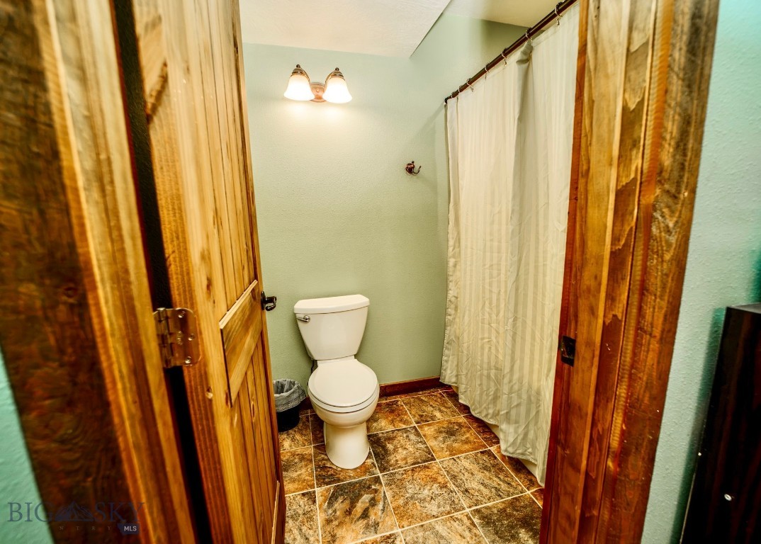 240 E Highwood Road Property Photo 22