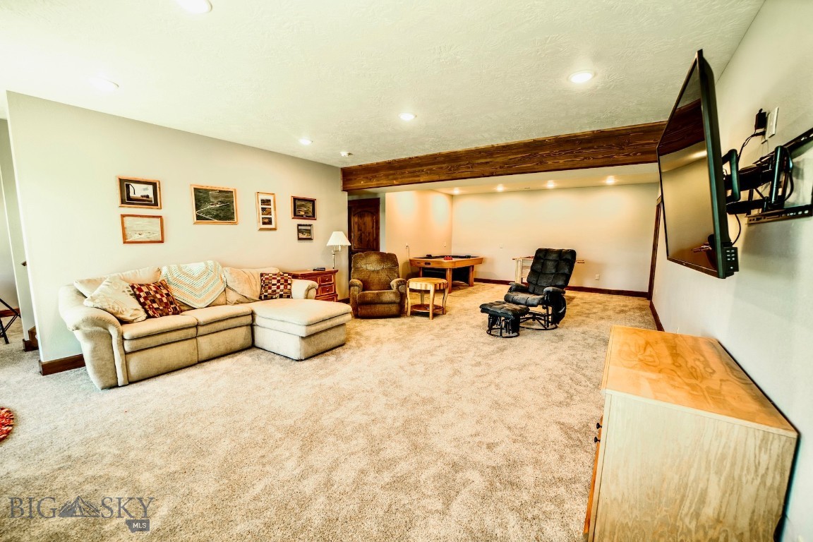240 E Highwood Road Property Photo 40
