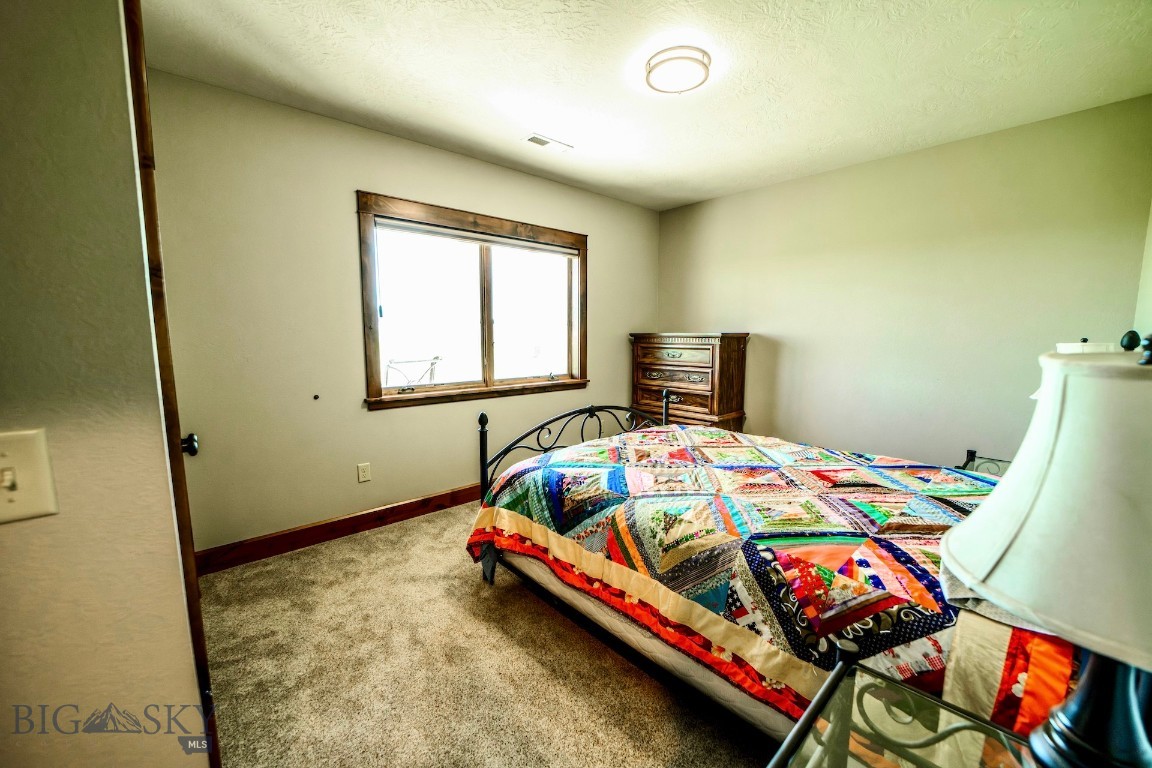 240 E Highwood Road Property Photo 42