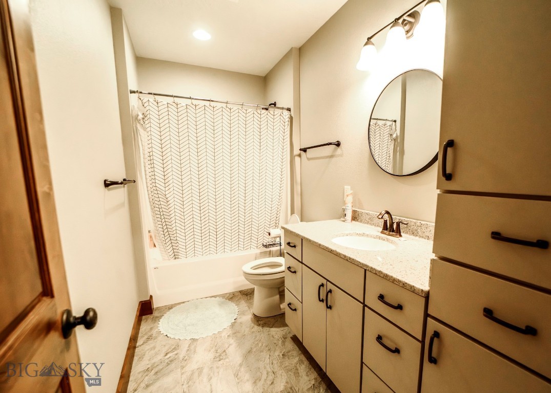 240 E Highwood Road Property Photo 43
