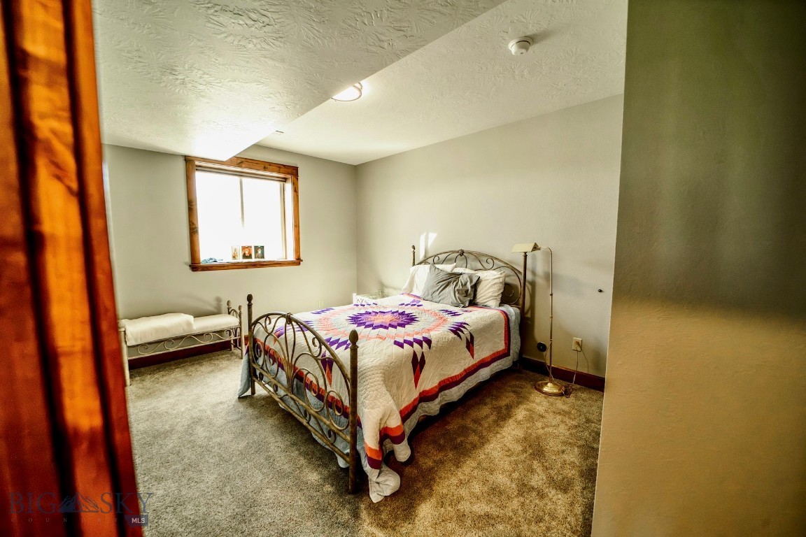 240 E Highwood Road Property Photo 44