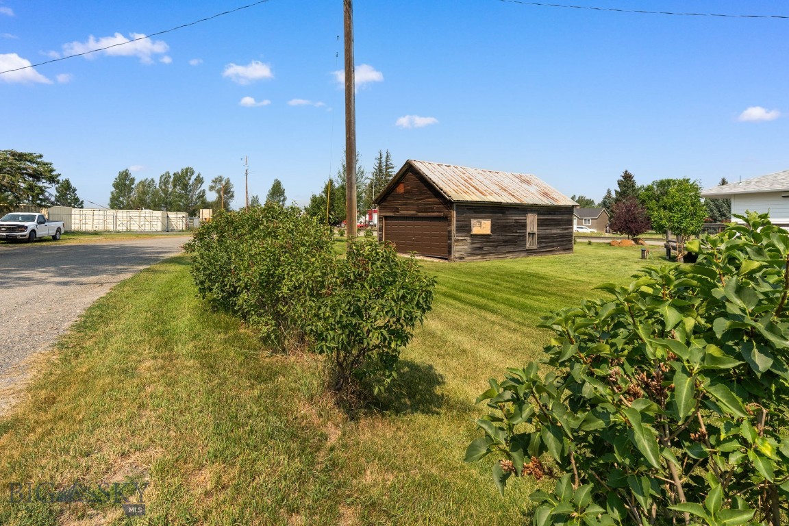 10 Lake Property Photo 65