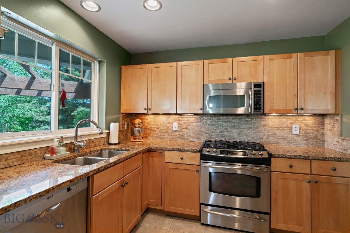 1234 Hunters Way Property Photo 17