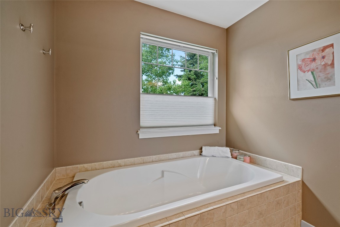 1234 Hunters Way Property Photo 26