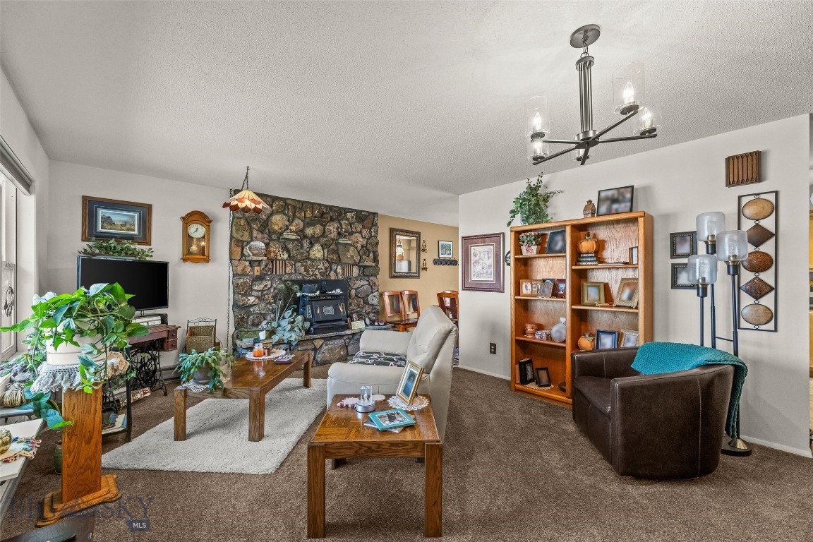 1123 W Summit Street Property Photo 10