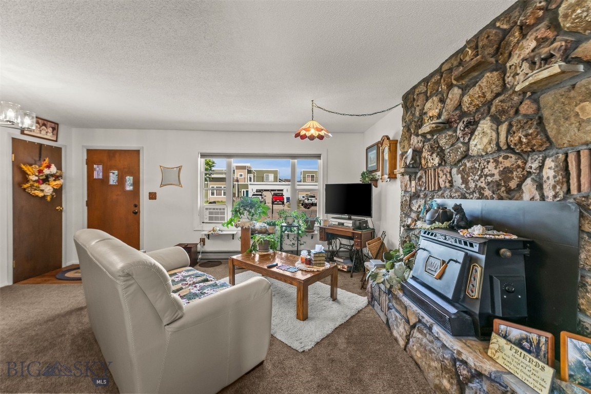 1123 W Summit Street Property Photo 15