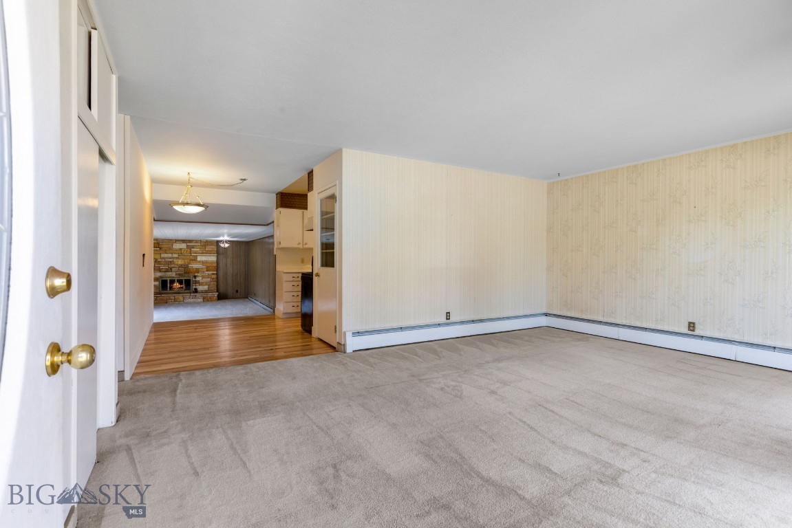 604 Robin Ln Property Photo 4