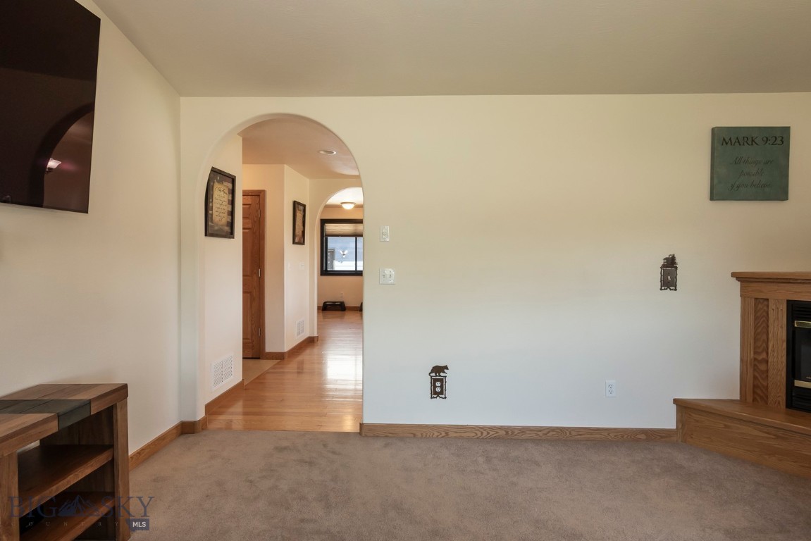 1013 E Missoula Avenue Property Photo 4