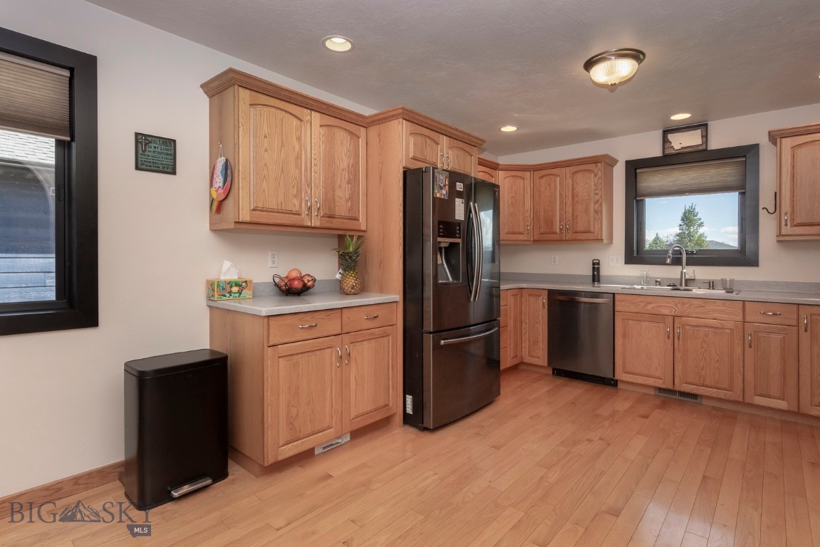 1013 E Missoula Avenue Property Photo 8