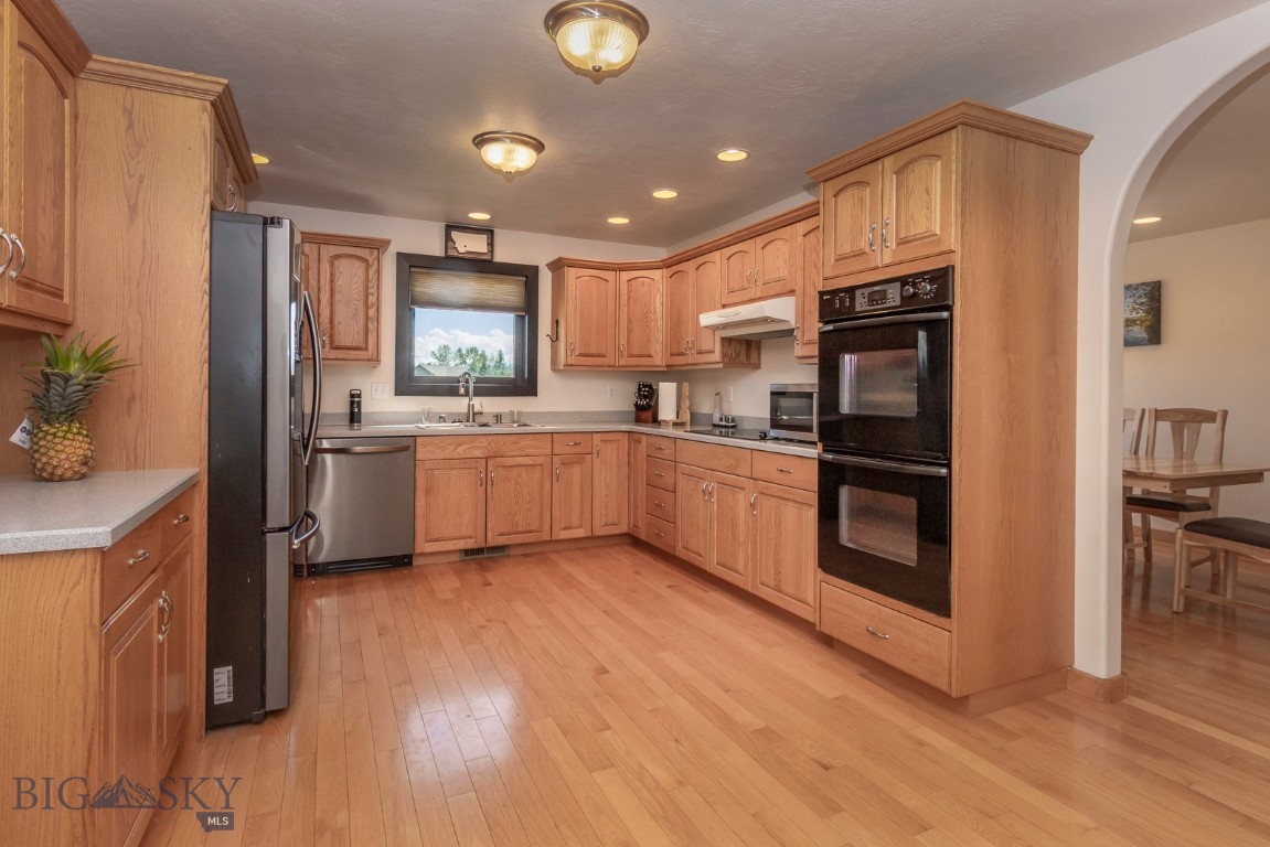 1013 E Missoula Avenue Property Photo 9