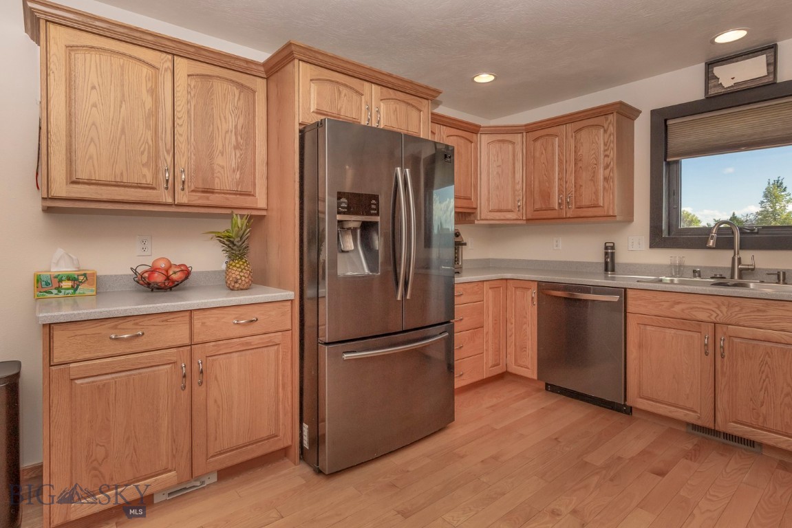 1013 E Missoula Avenue Property Photo 10