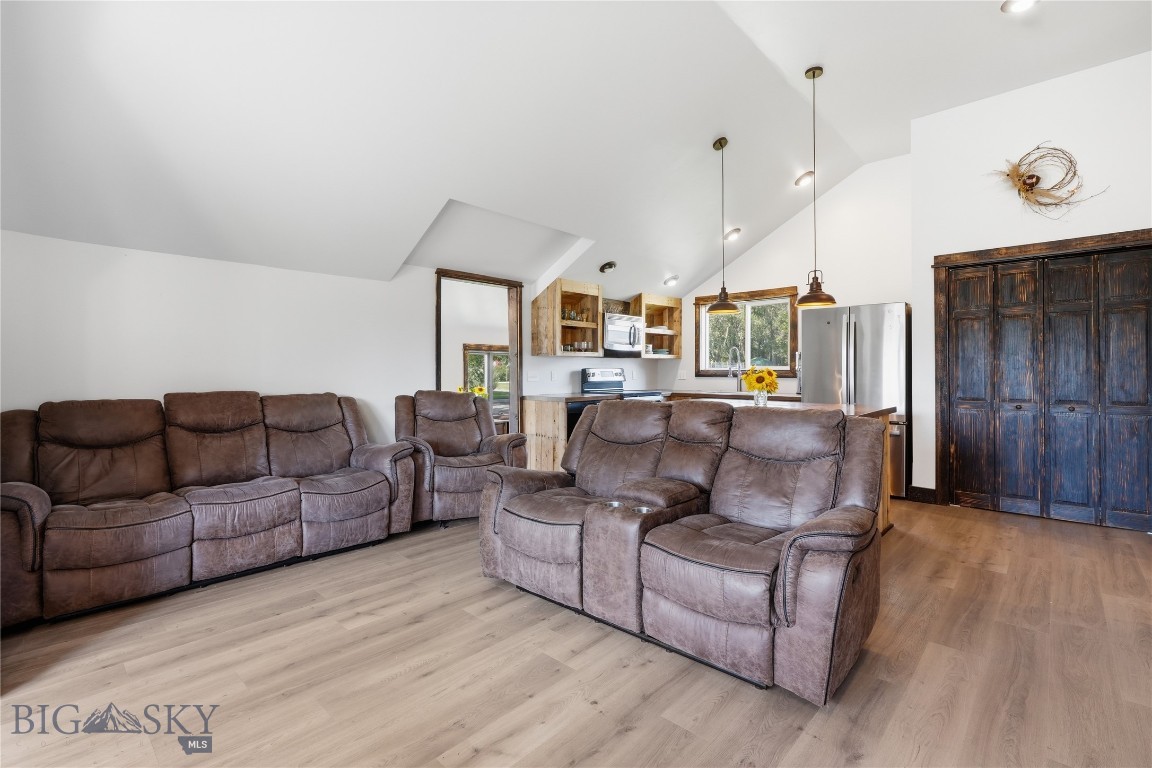 603 3rd Avenue E Property Photo 10