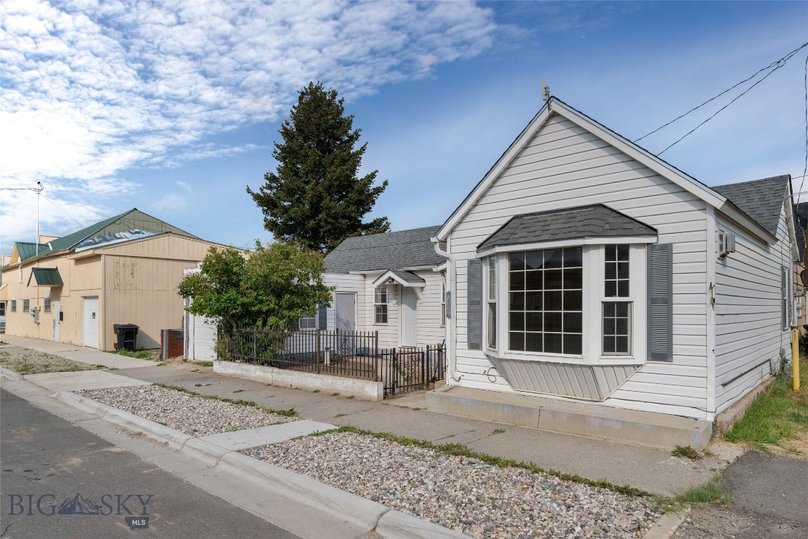 411 Ash Street Property Photo 3
