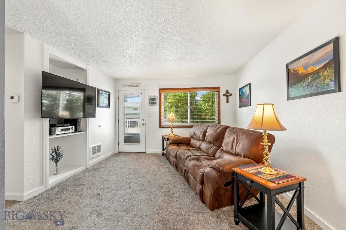 102 Star Lane Property Photo 4
