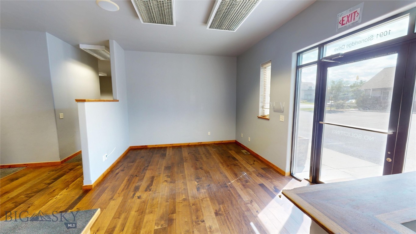 1091 Stoneridge Property Photo 3