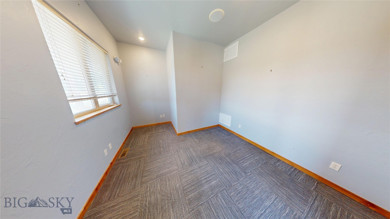 1091 Stoneridge Property Photo 6