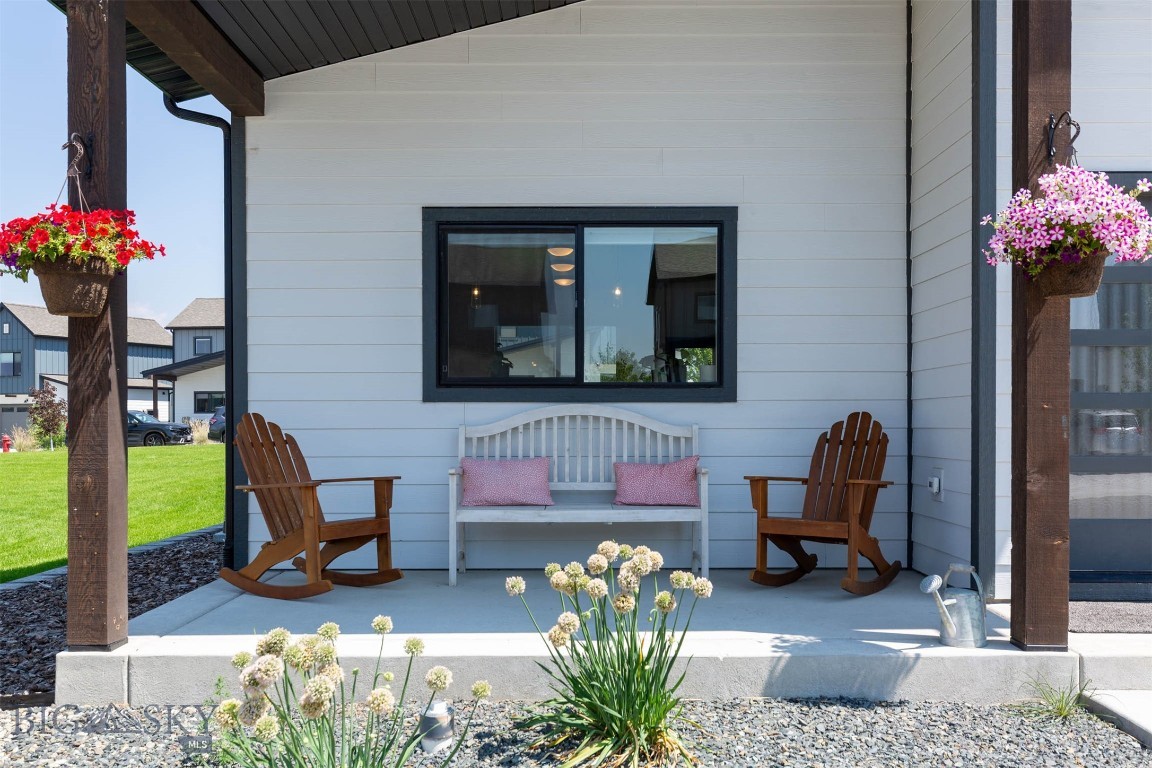 77 Horseshoe Loop Property Photo 4