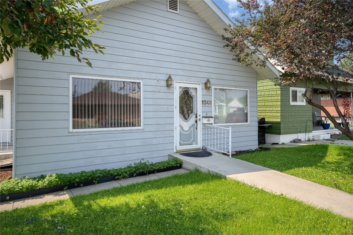 1043 S Colorado Property Photo 3