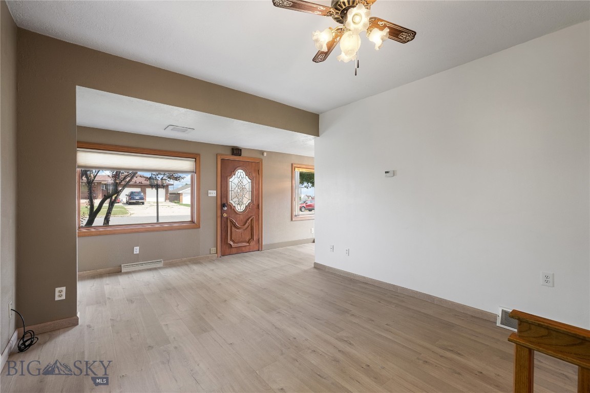 1043 S Colorado Property Photo 4