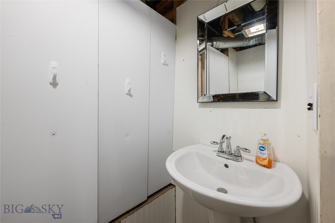 1043 S Colorado Property Photo 31