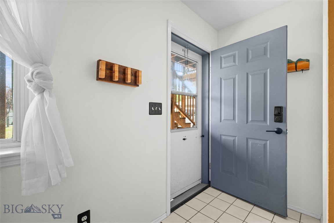 111 S Yellowstone Avenue 4 Property Photo 2
