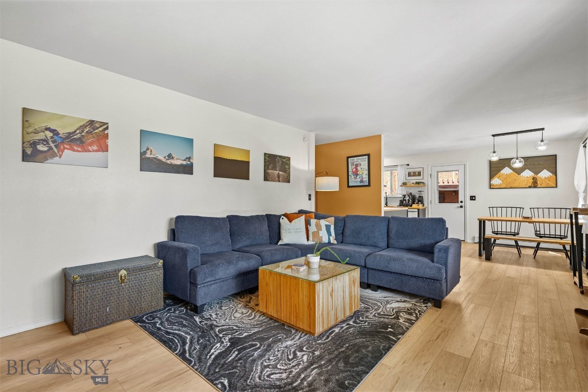 111 S Yellowstone Avenue 4 Property Photo 3