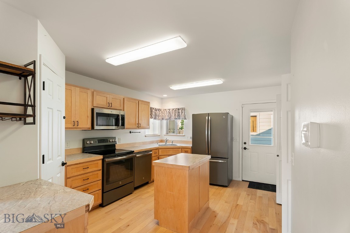 409 N Oak Street Property Photo 14
