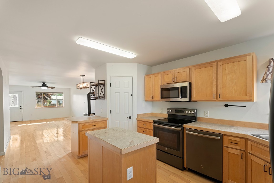 409 N Oak Street Property Photo 17