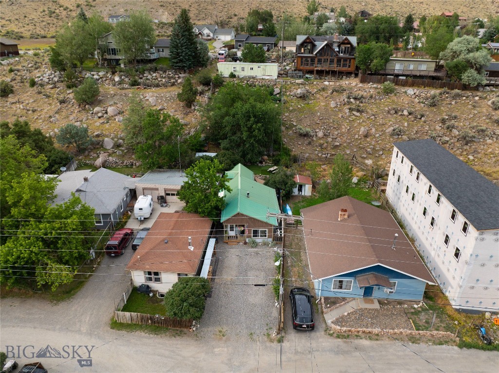 202 5th Street W Property Photo 5