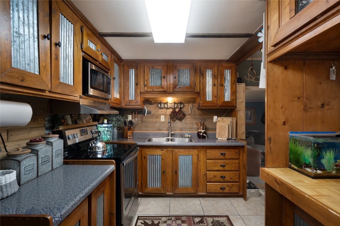 202 5th Street W Property Photo 14