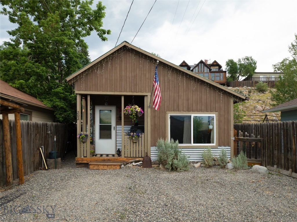 202 5th Street W Property Photo 58