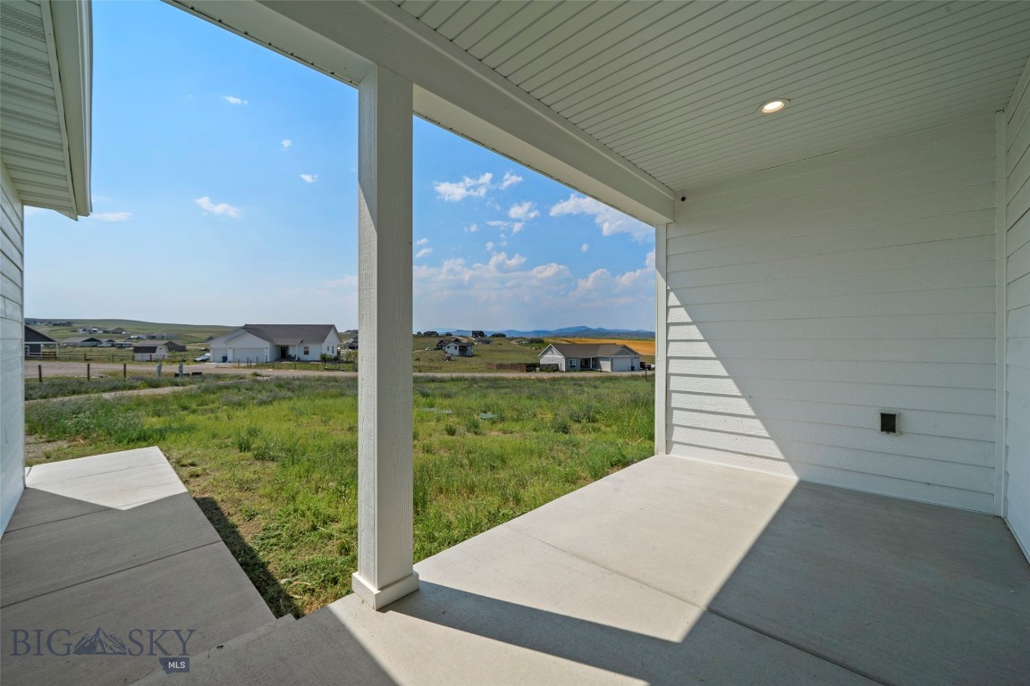 15 Santa Fe Trail Property Photo 5