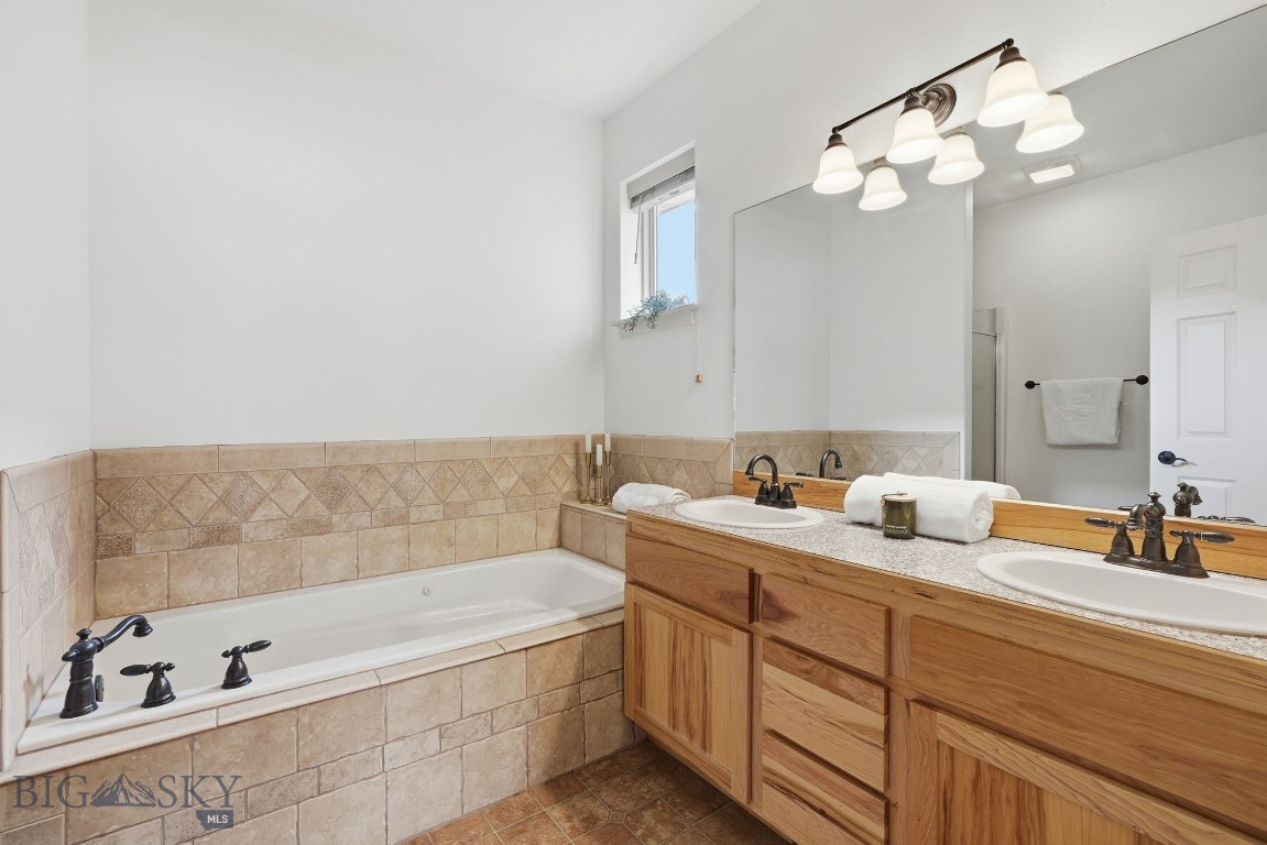 3935 Baxter Lane E Property Photo 17
