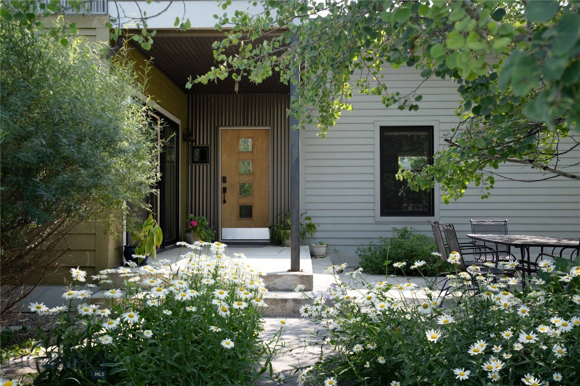 3748 Bungalow Lane Property Photo 3