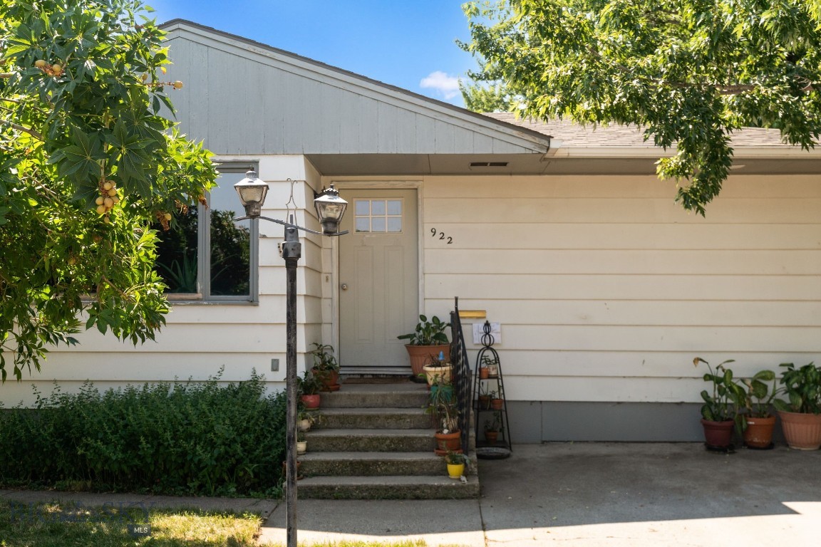 922 W Beall Street Property Photo 3