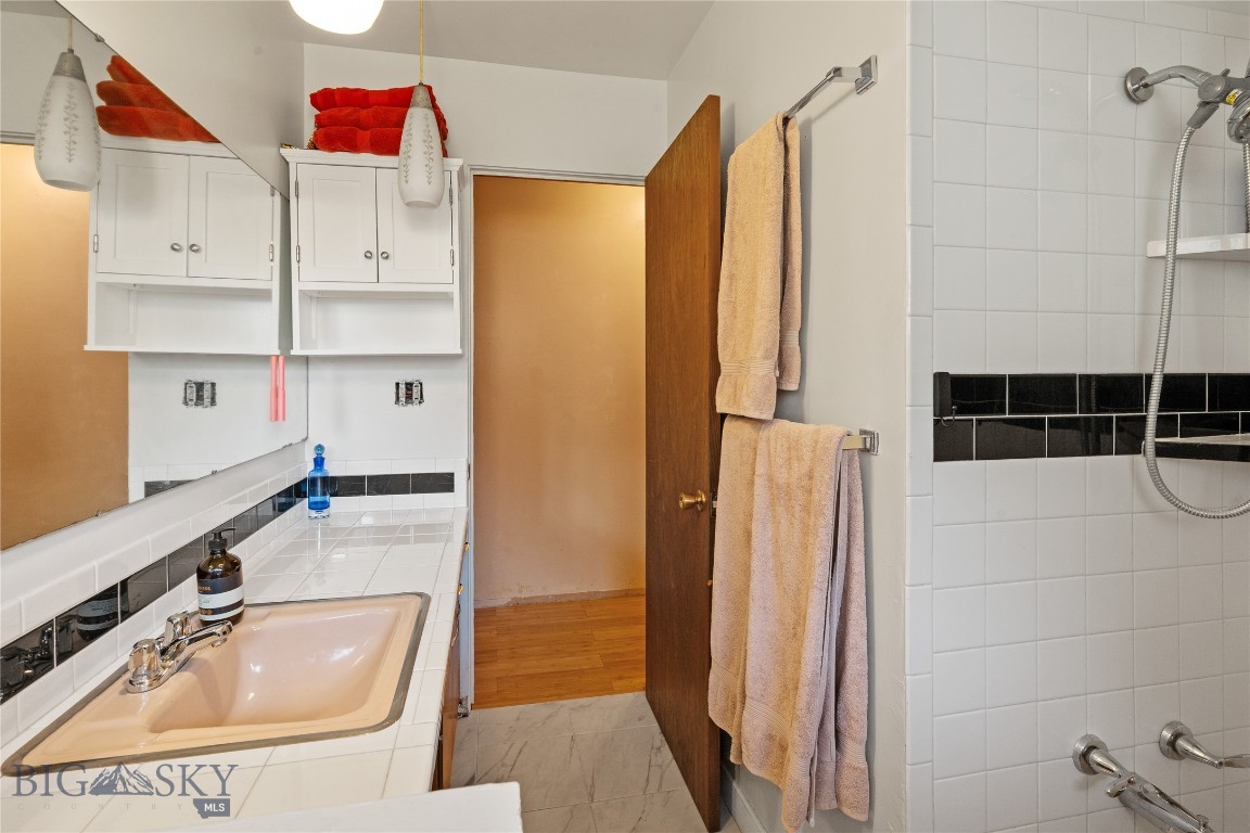922 W Beall Street Property Photo 13