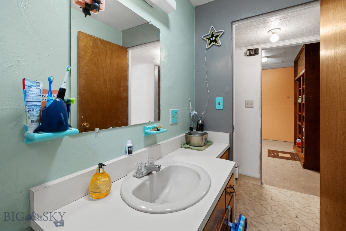922 W Beall Street Property Photo 27