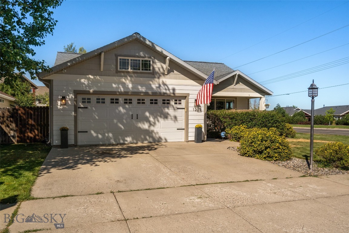 1235 Hunters Way Property Photo 4
