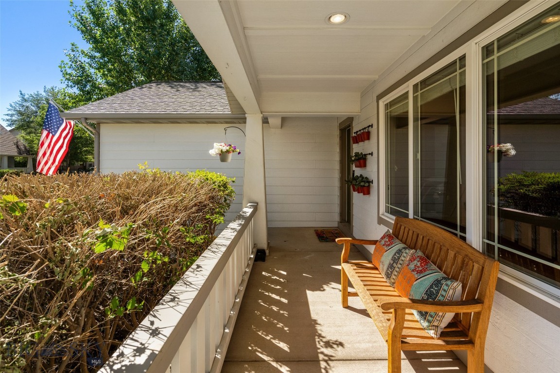 1235 Hunters Way Property Photo 6