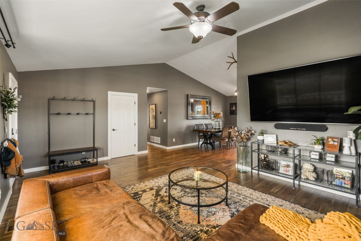 1235 Hunters Way Property Photo 11