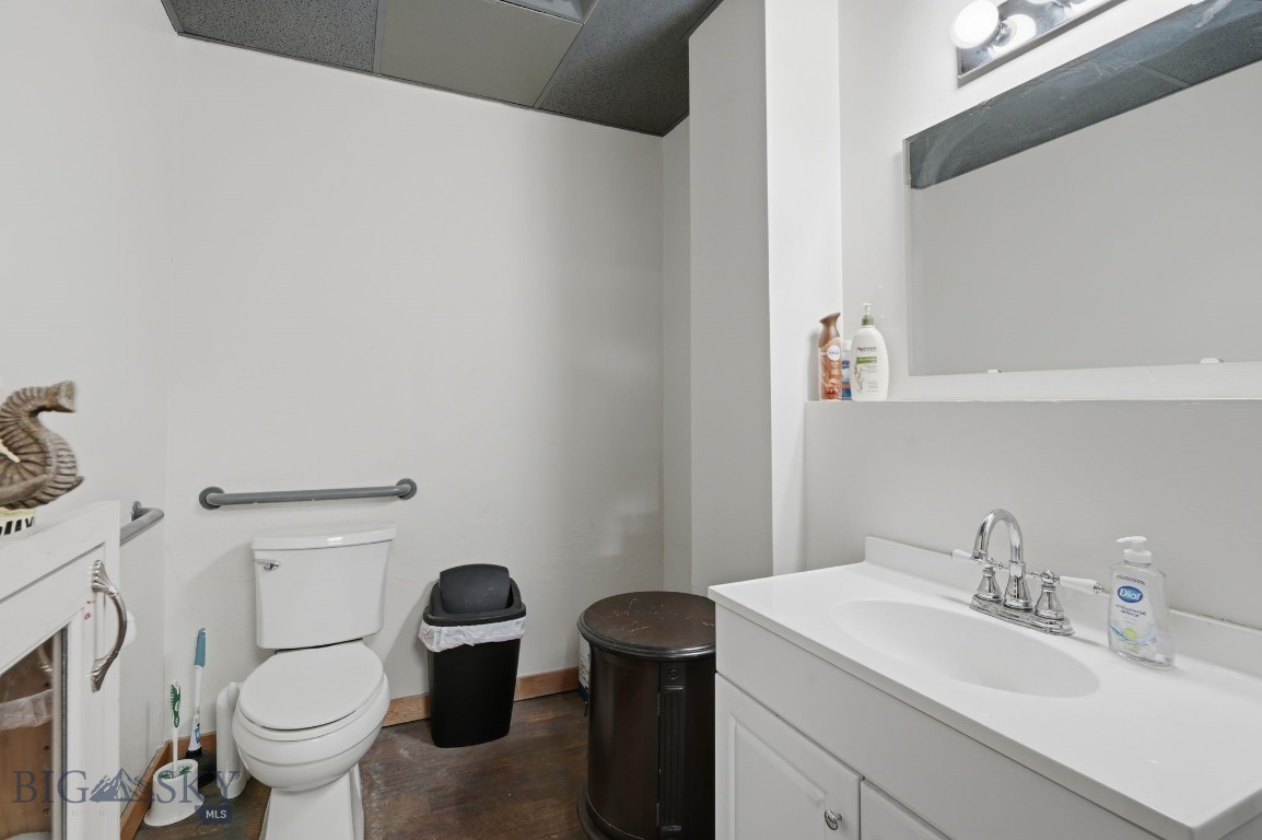 110 E Main Street Property Photo 6