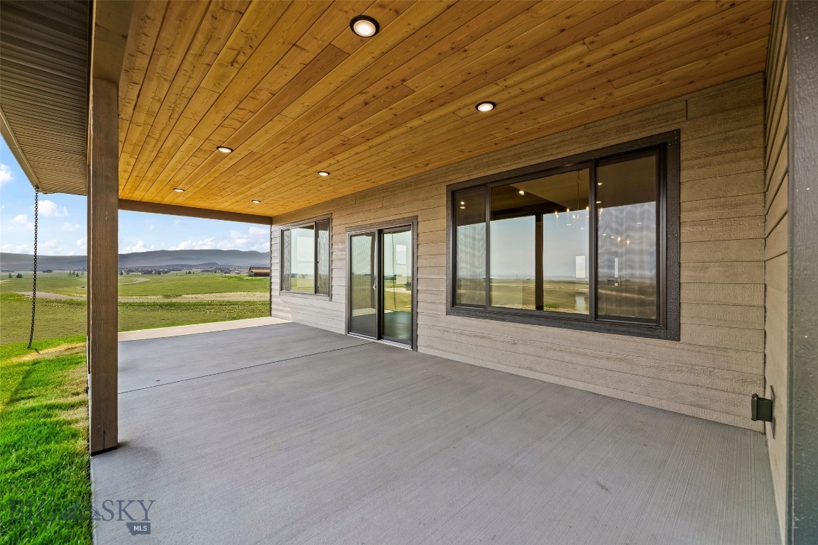 8 Viola View Property Photo 11