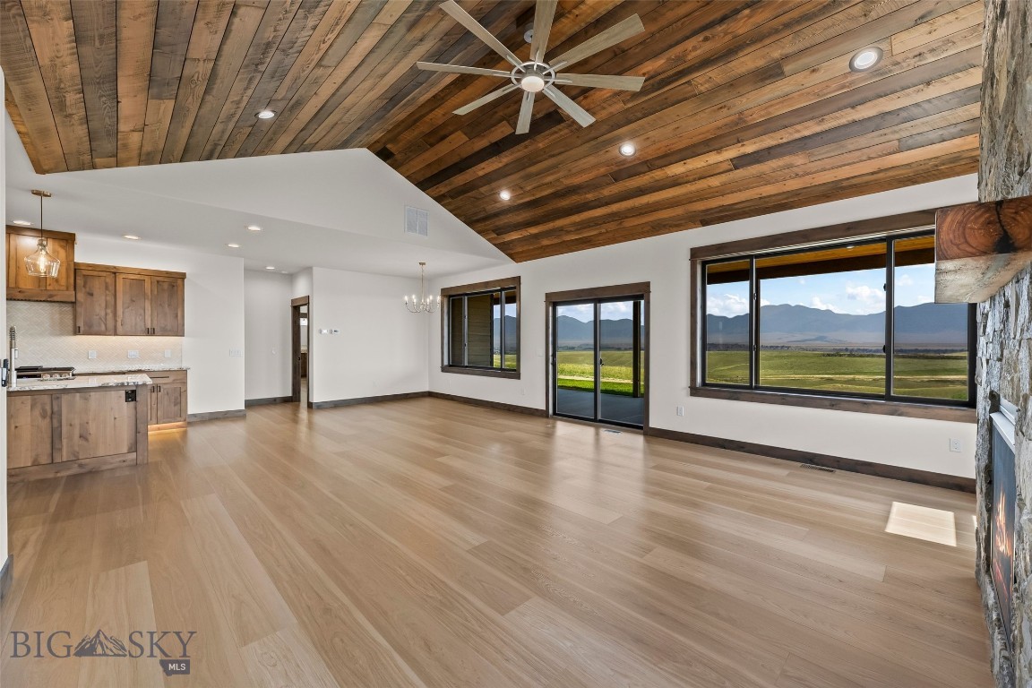 8 Viola View Property Photo 43